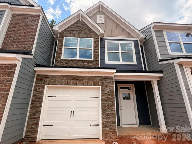 Homesite 211 features an Ashland L floorplan