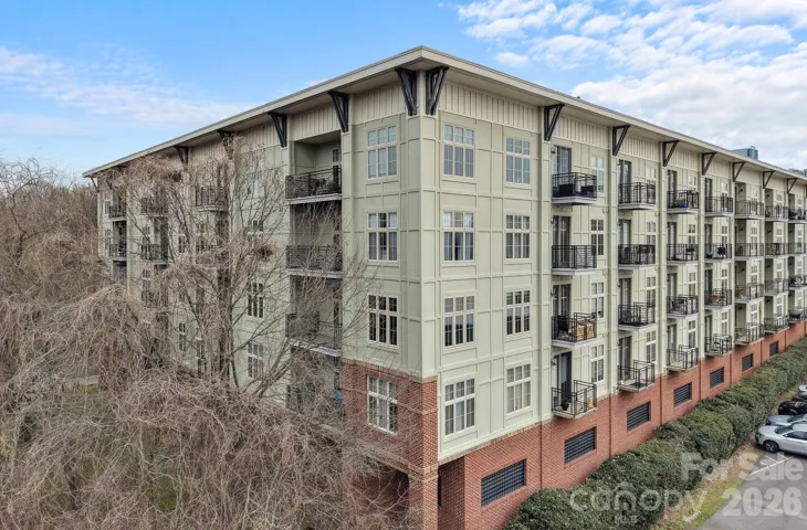 3rd floor corner unit with covered balcony walkable to all Uptown has to offer!