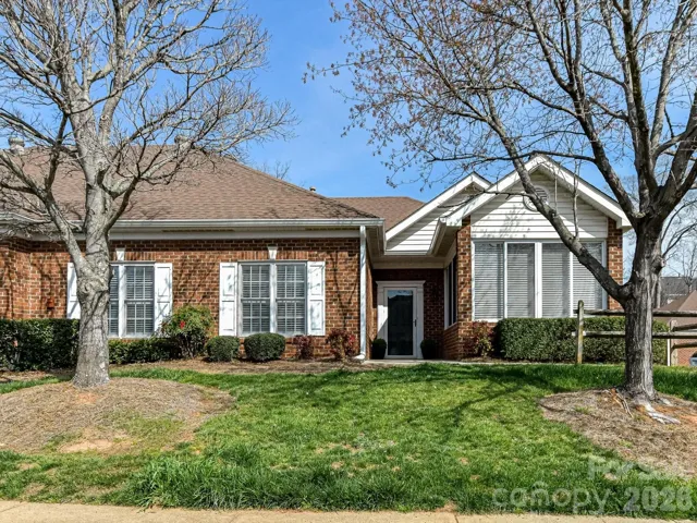 Lovely 2 bed/2 bath brick condo in Ballantyne