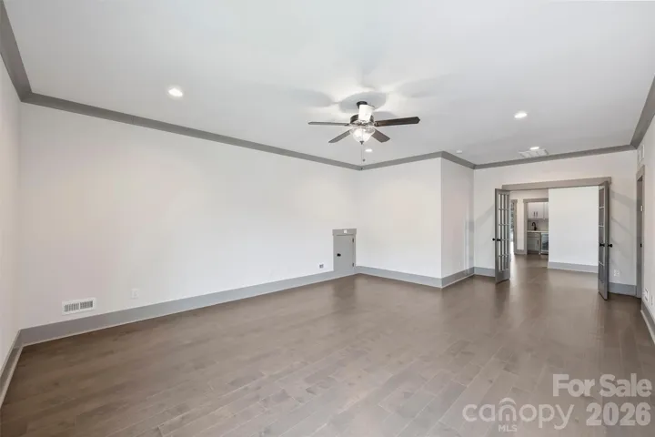 Bonus Room w/ 2nd Laundry Room (Upstairs Laundry)