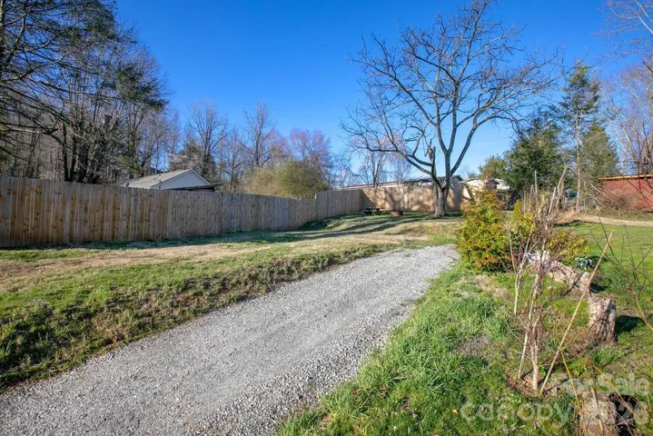 Improved Driveway:Level Lot