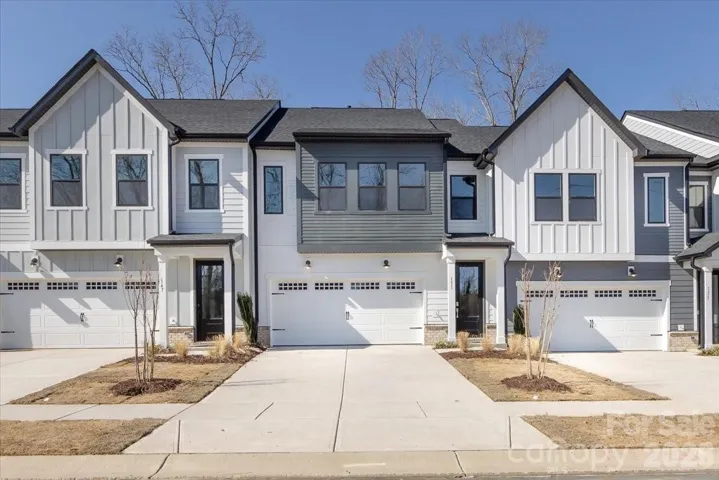 Low maintenance 2-story townhome living in Fort Mill, SC