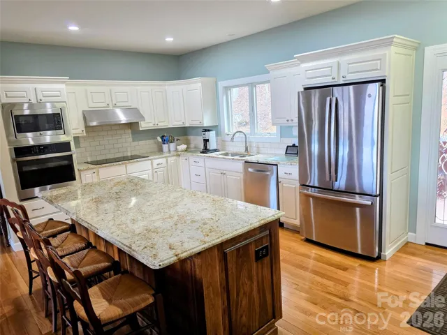 Nice kitchen with large island