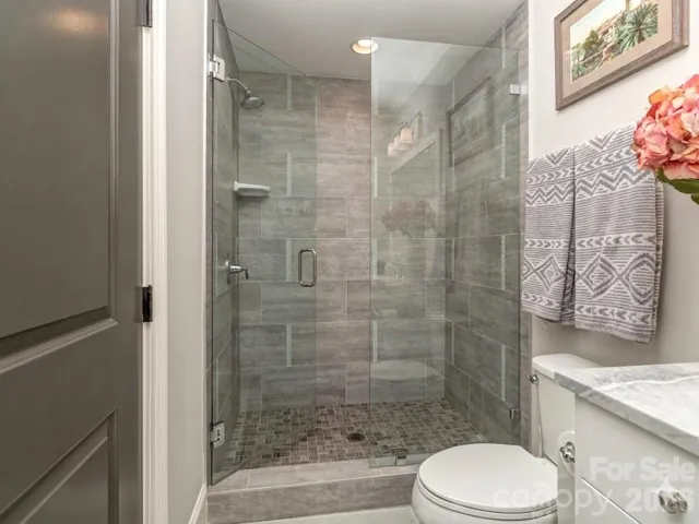 Spacious Guest Suite with Private Bath