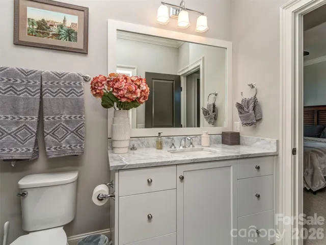 Spacious Guest Suite with Private Bath