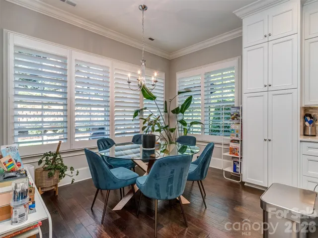 The Breakfast Area is perfect for Casual Dining, Open Workspace, or Plant Nursery with tons of Natural Light & Plantation Blinds.