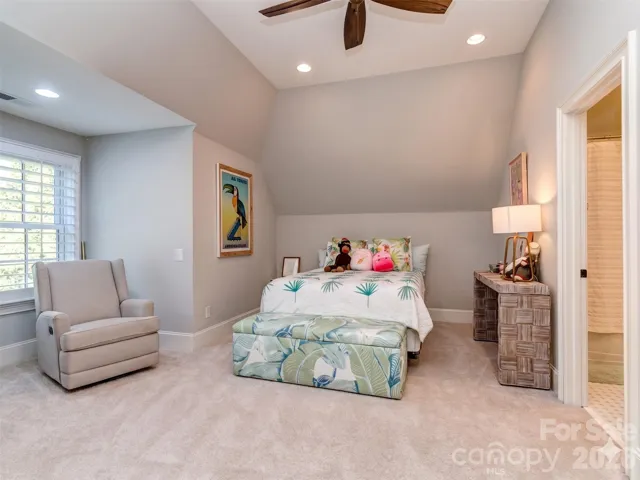 Spacious Guest Suite with Private Bath