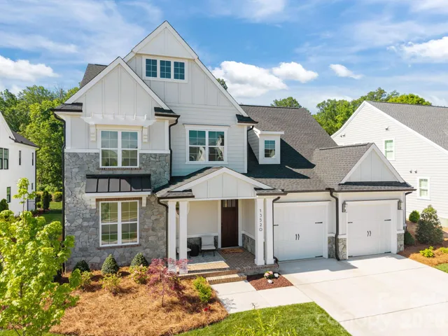 Welcome home to a like new Classica home