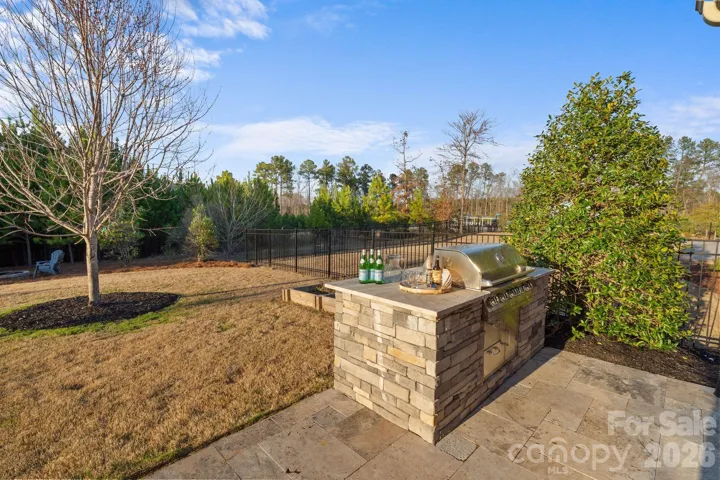 outdoor kitchen