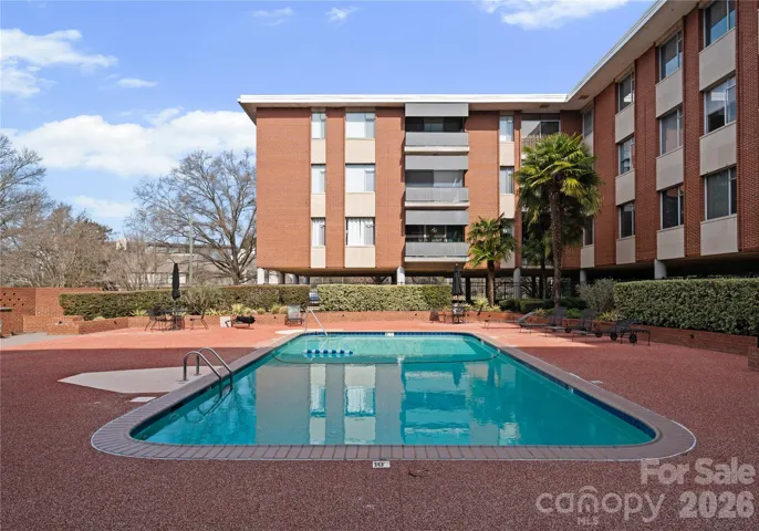 Modern & Inviting 1300 Queens Towers