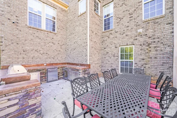 Outdoor Kitchen