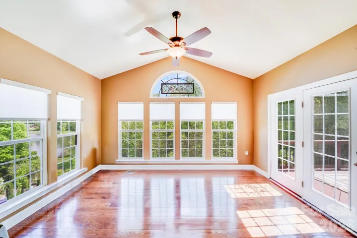 Morning Room/Sunroom Empty