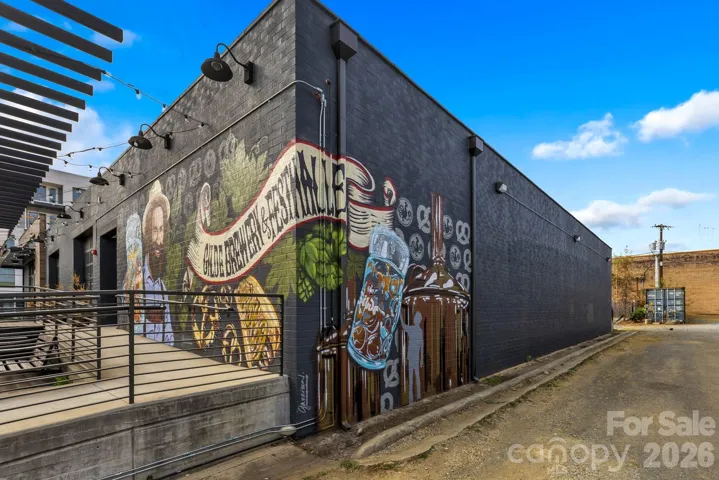 Walkable to Olde Meck. Brewery 