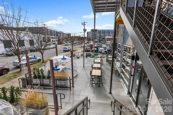 Walking distance to LoSo bars and restaurants