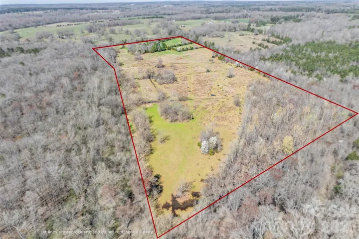 Estimated boundary lines provided by professional photographer.
