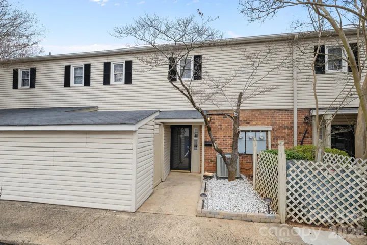 Welcome to 5943 Quail Hollow Rd. #B