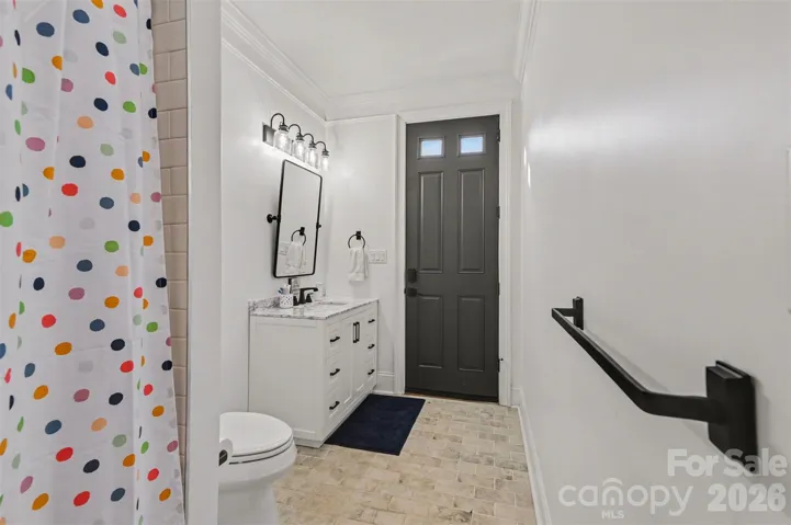 Full Bath with Access to Pool