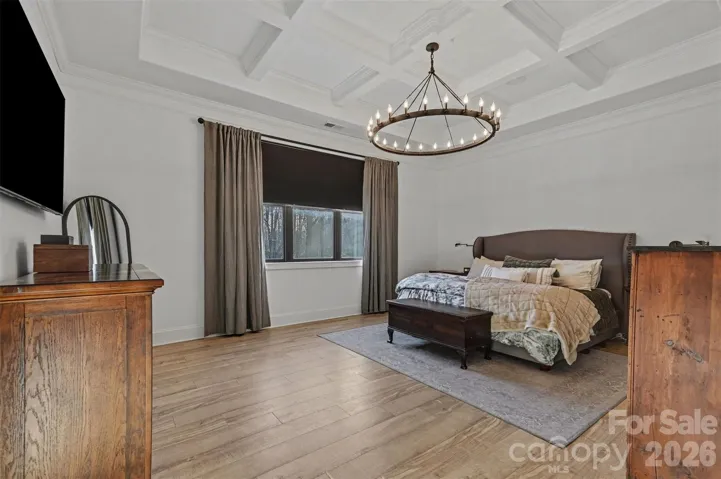 Look at the size of this primary suite!