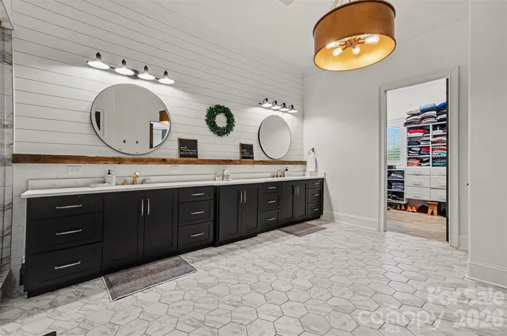 Look at that counter space in the primary bath! Wow