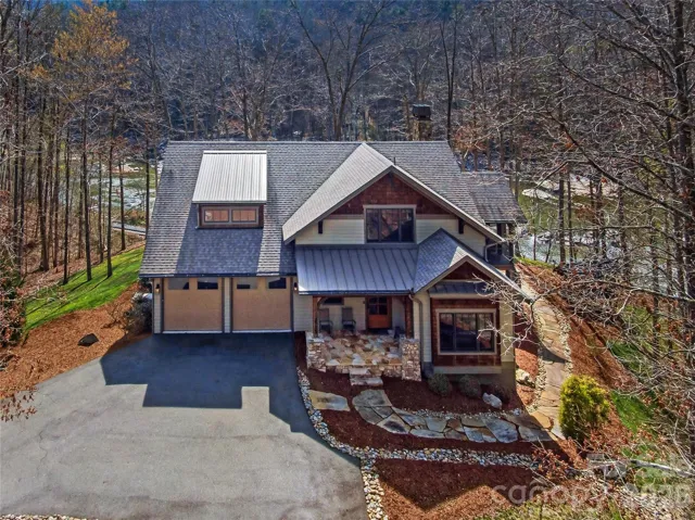 Welcome home to the beauty of the French Broad River!