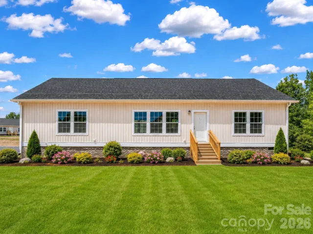 Virtually staged Landscaping