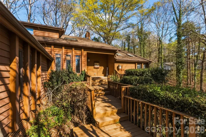 Live in a treehouse