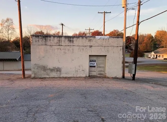 Central downtown location within walking distance to Main Street businesses
