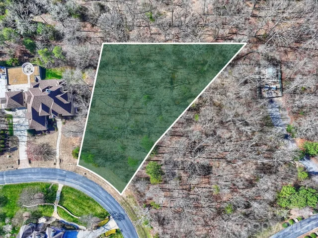 Rare .82-acre homesite in Longbrooke