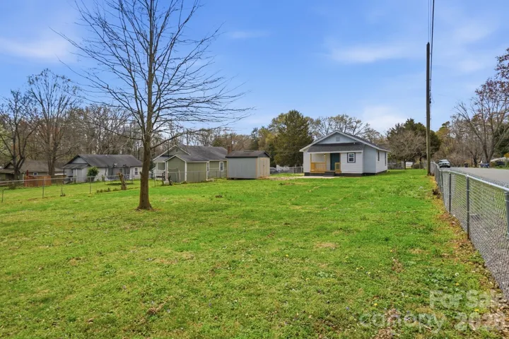 Huge Fenced-In Backyard!