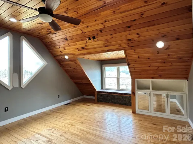 Primary BR with built ins