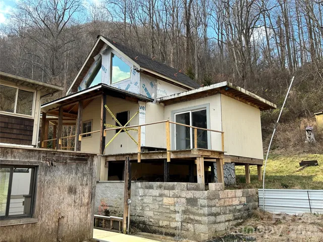 Unfinished detached guesthouse