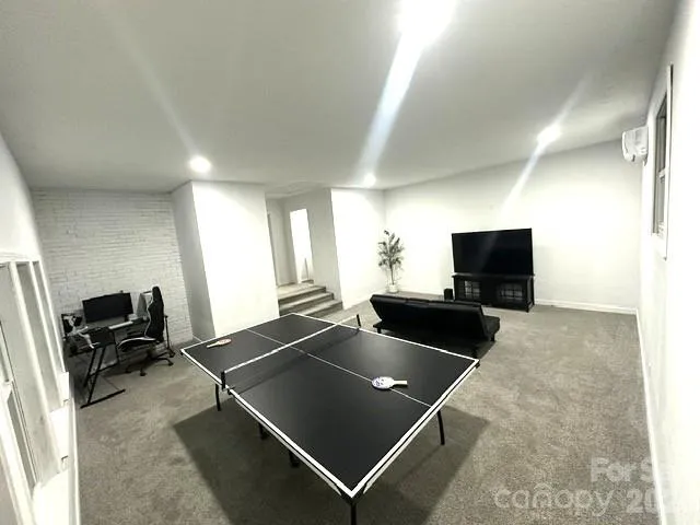 UPDATE! Finished garage with extra HLA!!