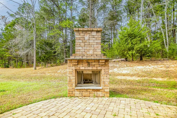 Outdoor Patio and Fireplace