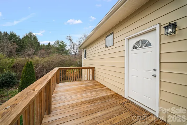Exspansive back deck.