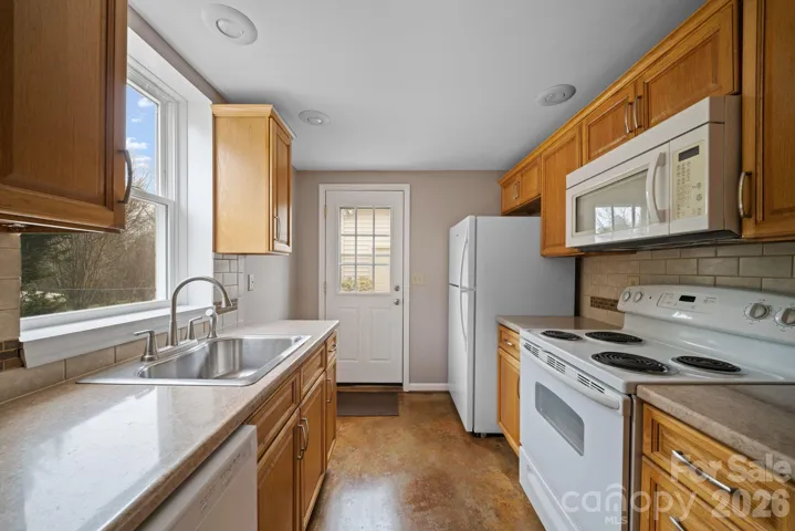 Lower level kitchen.