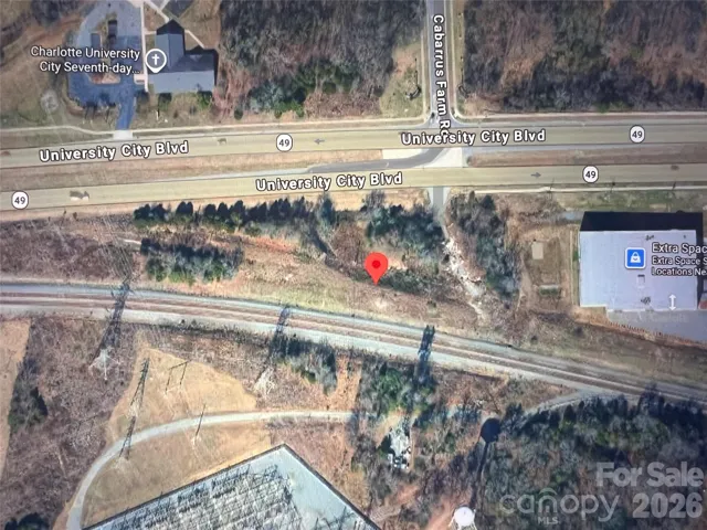 *PROPERTY NEXT TO RAILROAD TRACKS