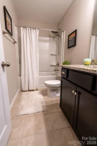 Upstairs Full Bath 2