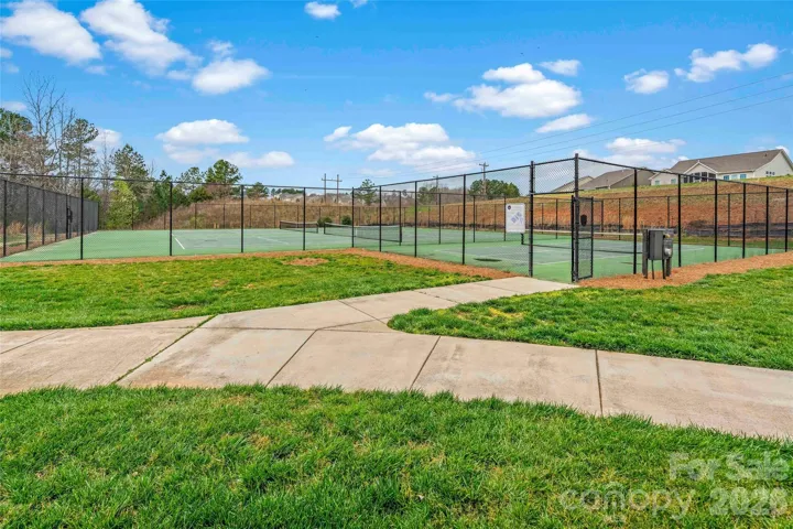 Pickleball & Tennis Courts