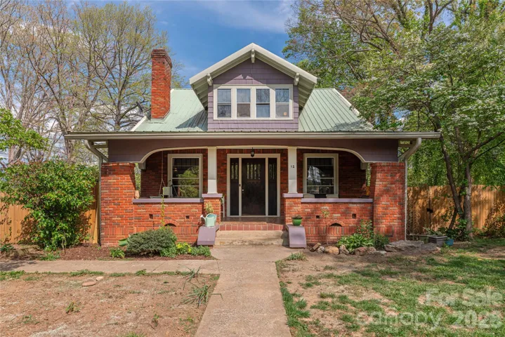 1927 Piece of History Originally a boarding house for World War I and II Veterans wives