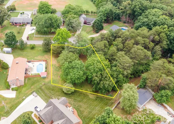 Property lines shown are approximate & intended for reference only.