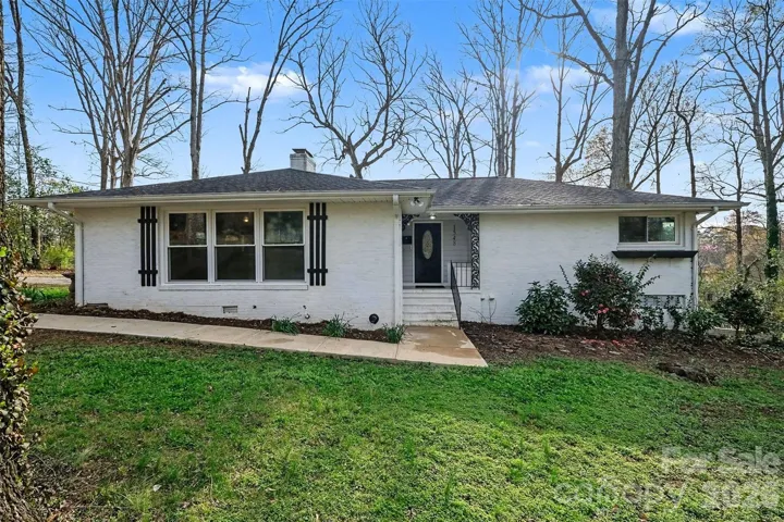 Classic ranch exterior in Gastonia’s Wesley Park