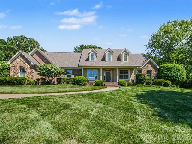 Welcome to 1422 Stone Gate Drive!