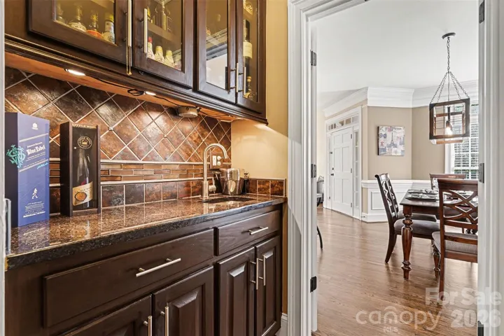 Butler’s pantry and wet bar detail