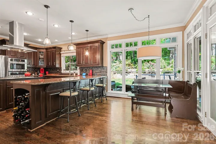 Open kitchen and breakfast area