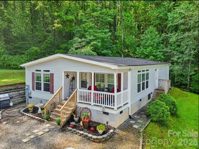 This place is super cozy, nestled right in a peaceful, wooded area.