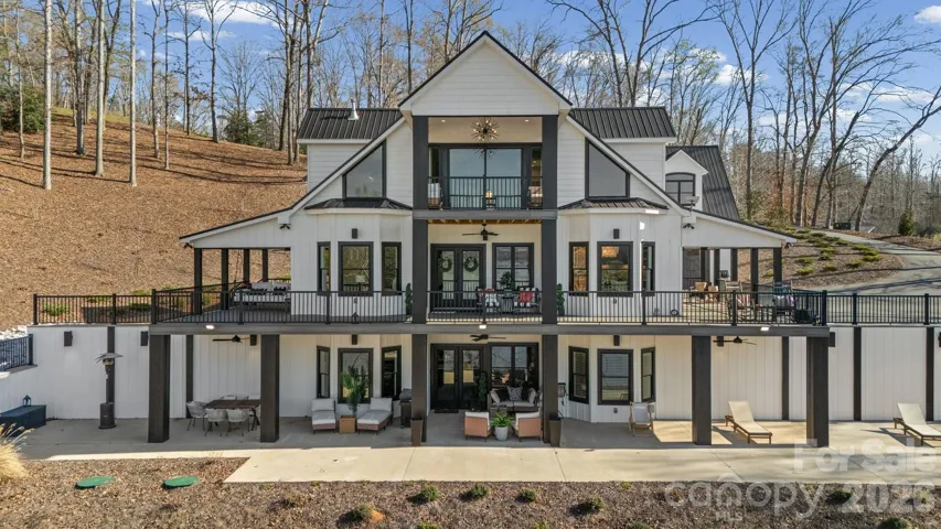 Welcome To 587 Carolina Drive
