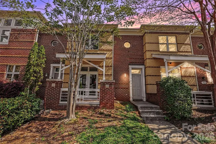 Welcome to 703 E 8th St