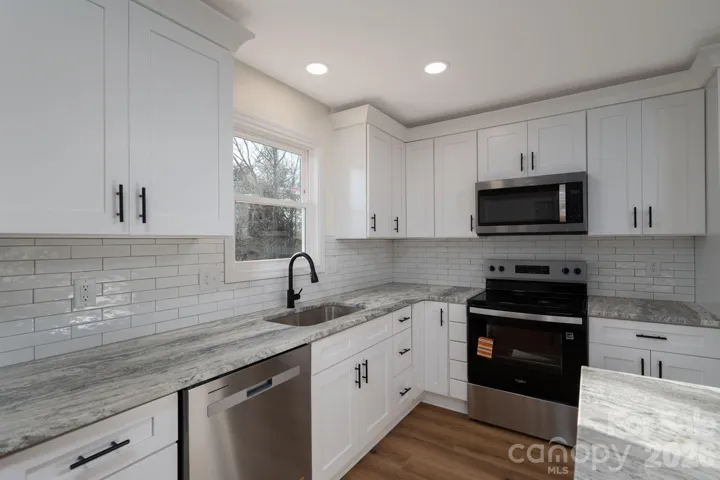 Kitchen with quartz counters