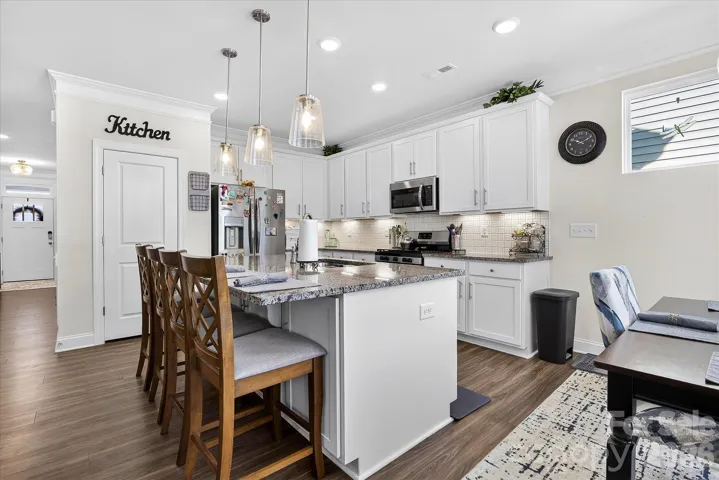 Ktichen comes with plenty of cabinet space and Pantry!