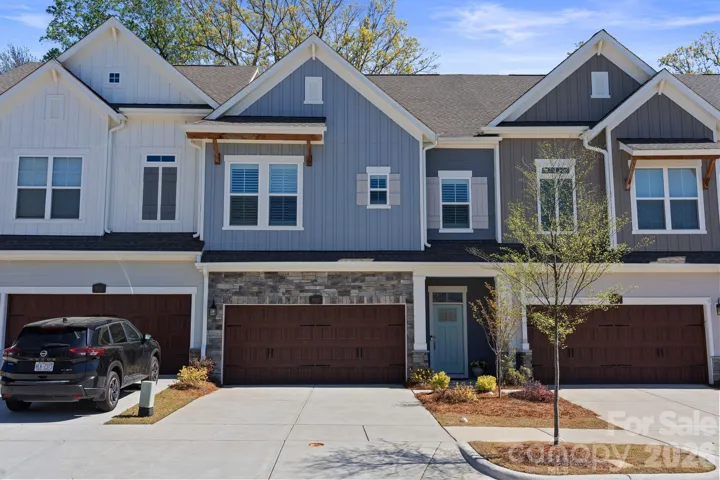 Beautiful 2 car garage townhome